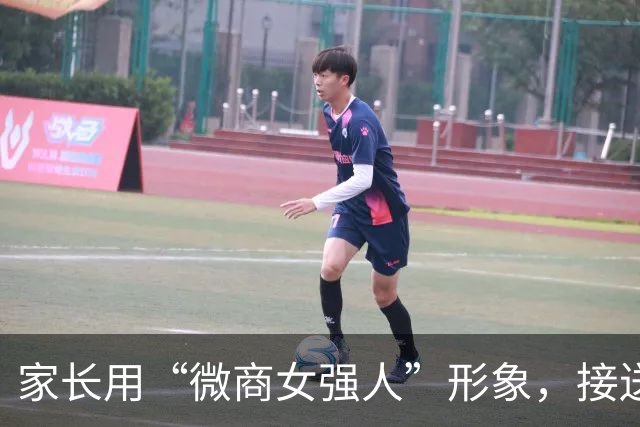 家长用“微商女强人”形象，接送女儿放学，被嘲：好紧绷的松弛感